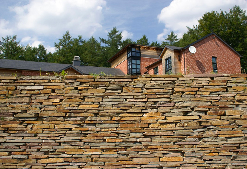 Mur en pierre sèche de grès d'Yvoir