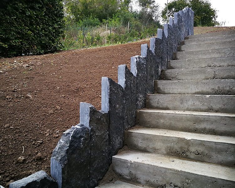 Croûte d'escalier en pierre bleue